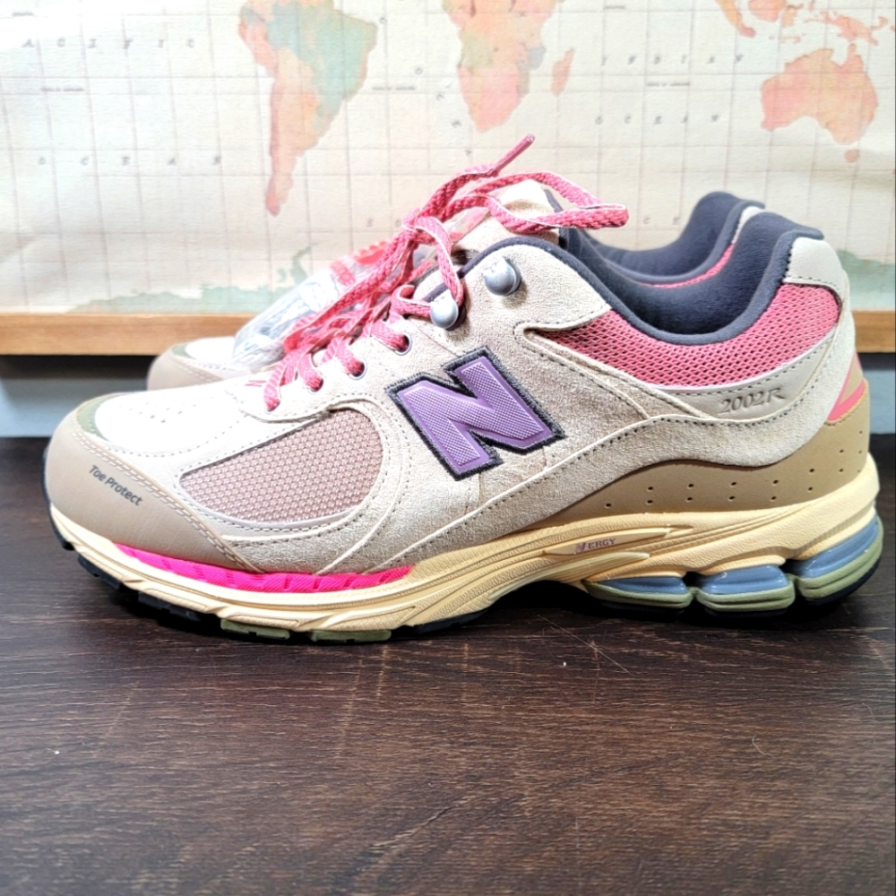 BRAND NEW New Balance 2002R Hiking Pack Beige Men's Size 11.0